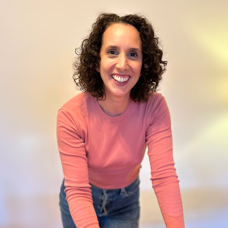 Portrait de Jessica Aharonson au bureau